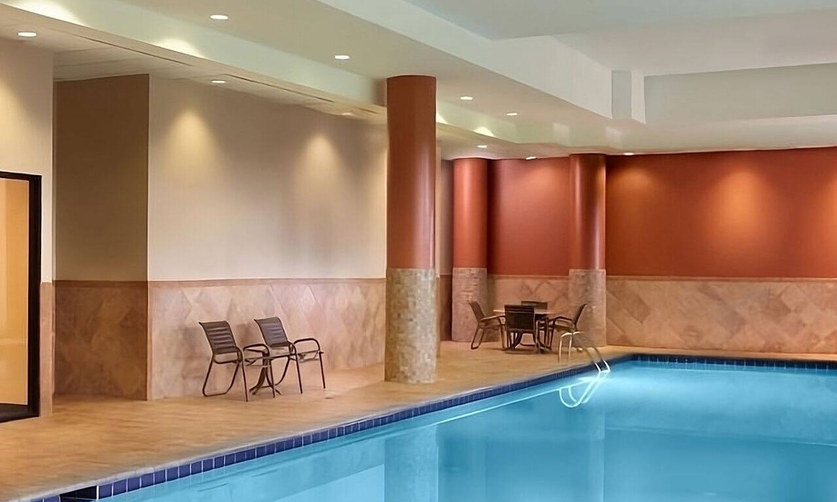 Cumberland Hotel | Enjoy a Hassle-Free Stay! Indoor Pool, Pet-Friendly
