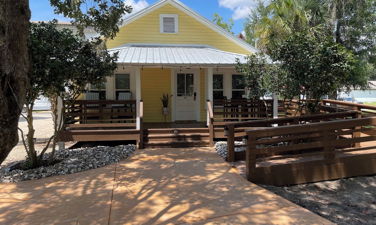 Crawfordville Cottage | Enjoy Crawfordville at the Courtyard’s Oyster Cottage