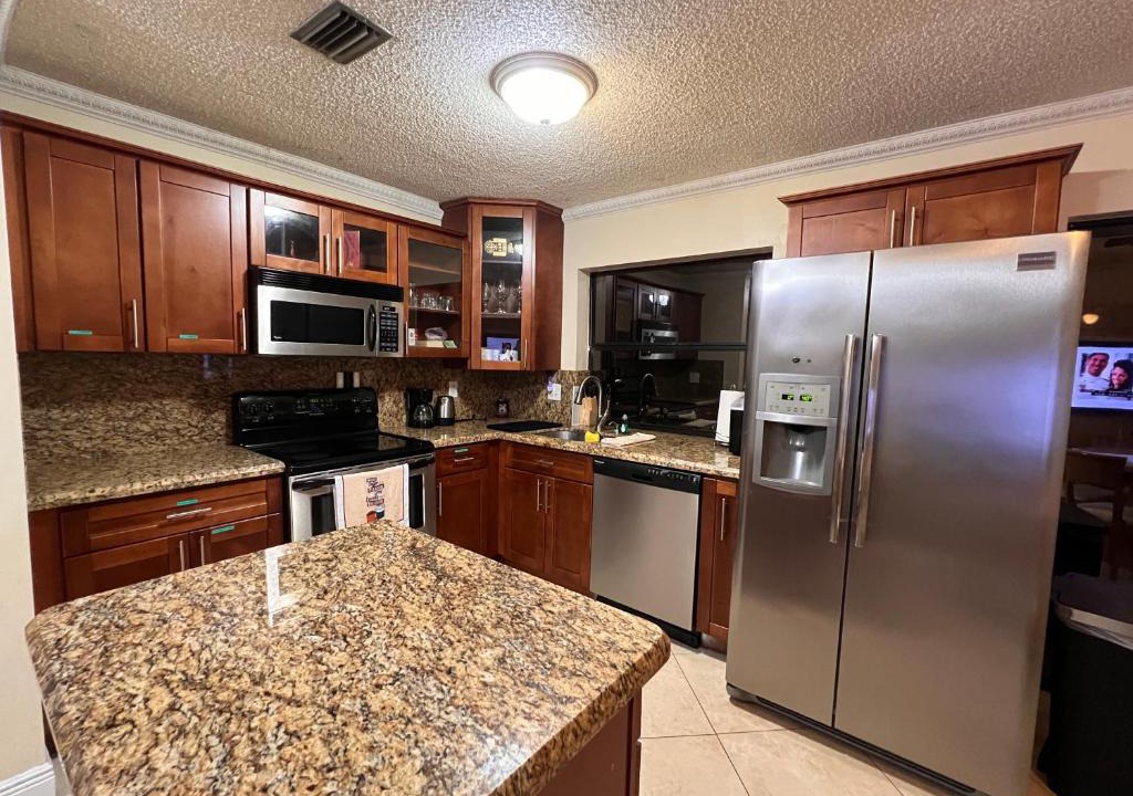 Survey Creek House | Entire Single Family home 3 bed 2 bath in water front big cozy back yard view