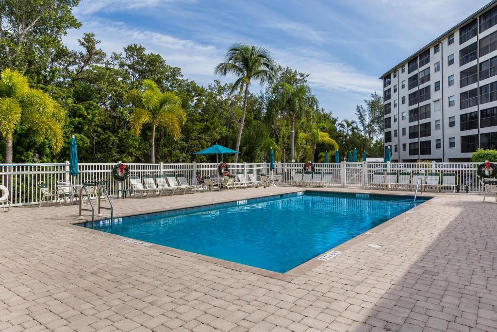 South Island Apartment | Estero Cove 352, 2 Bedrooms, Sleeps 4, 5th Floor, Elevator, Heated Pool