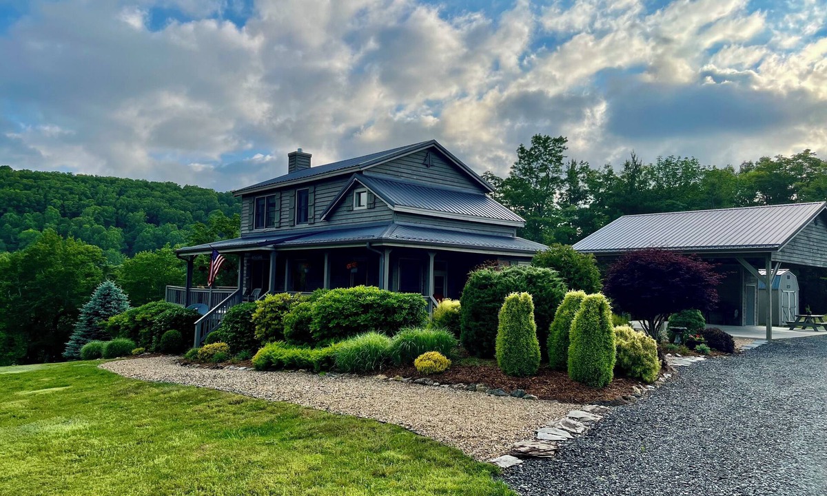 Apple Ridge House | Evergreen, mountain cabin 3mi south of Blowing Rock, NC, views, creek, 56 acres.