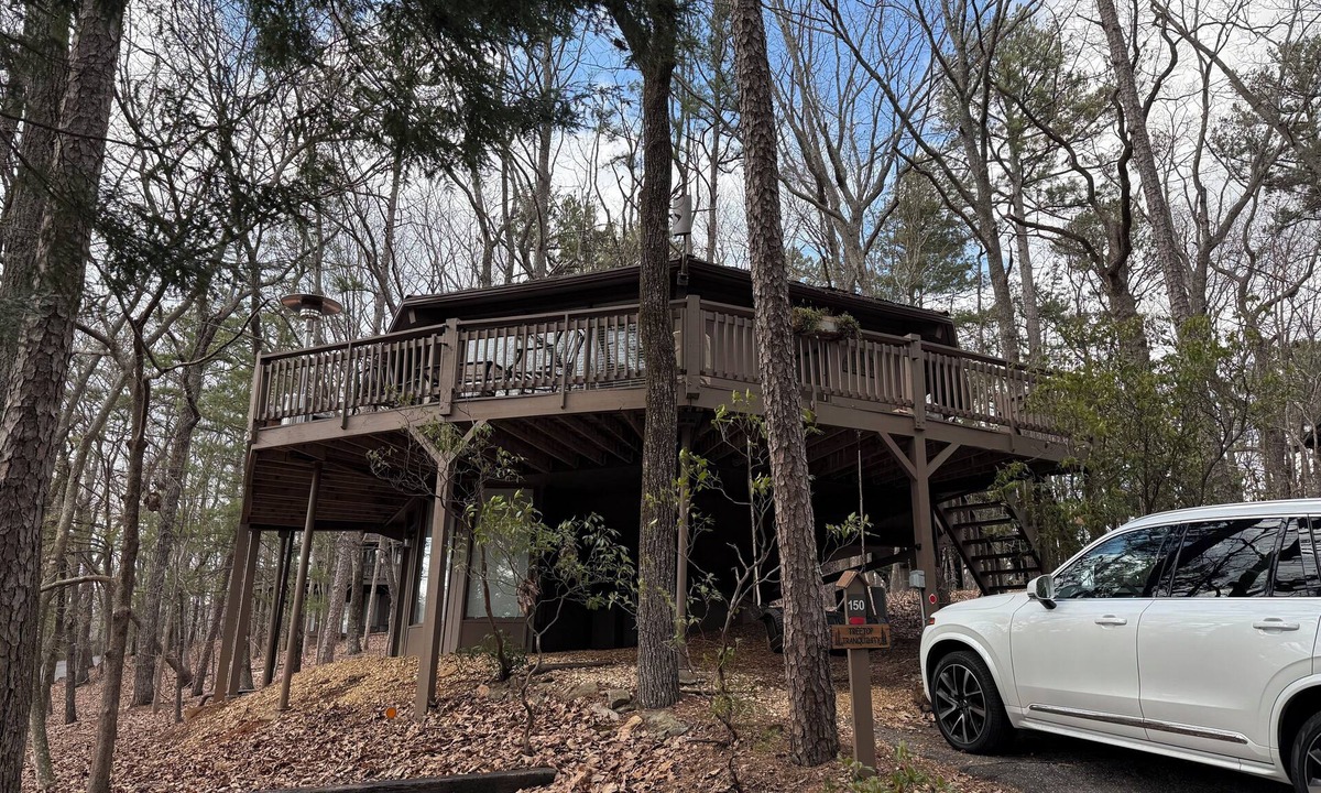 Big Canoe Cabin | Evergreen treehouse in Big Canoe