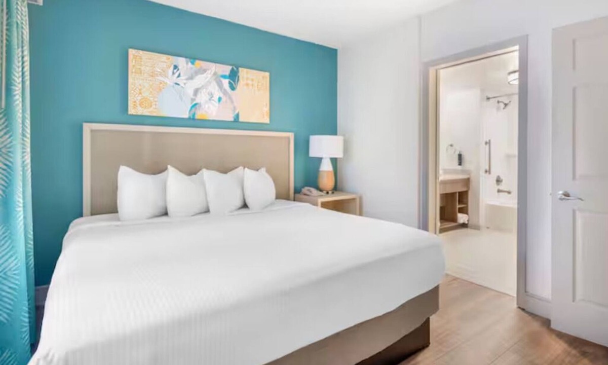 West Kissimmee Hotel | Every Great Vacation Needs a Place Like This! Outdoor Pool, Unit with Kitchen!