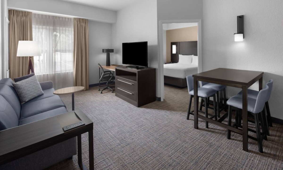 Oldsmar Hotel | Everything You Need For The Perfect Vacation! Outdoor Heated Pool, Pet-friendly!