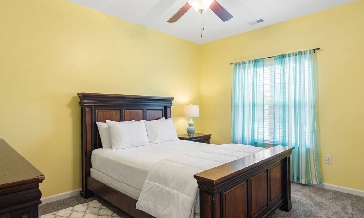 Covington House | Excellent 6-bedroom house with AC in charming Covington