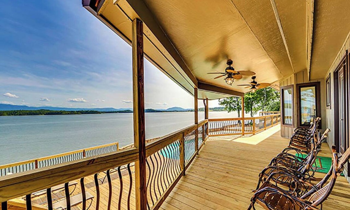 Dandridge House | Expansive Lakefront Retreat w/Pool & Games