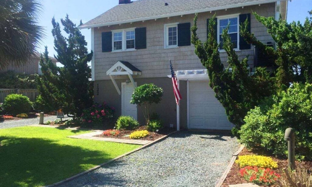 Holden Beach House | Experience bliss at Coast 'N Along, a spacious 3-bedroom retreat in Holden Beach.