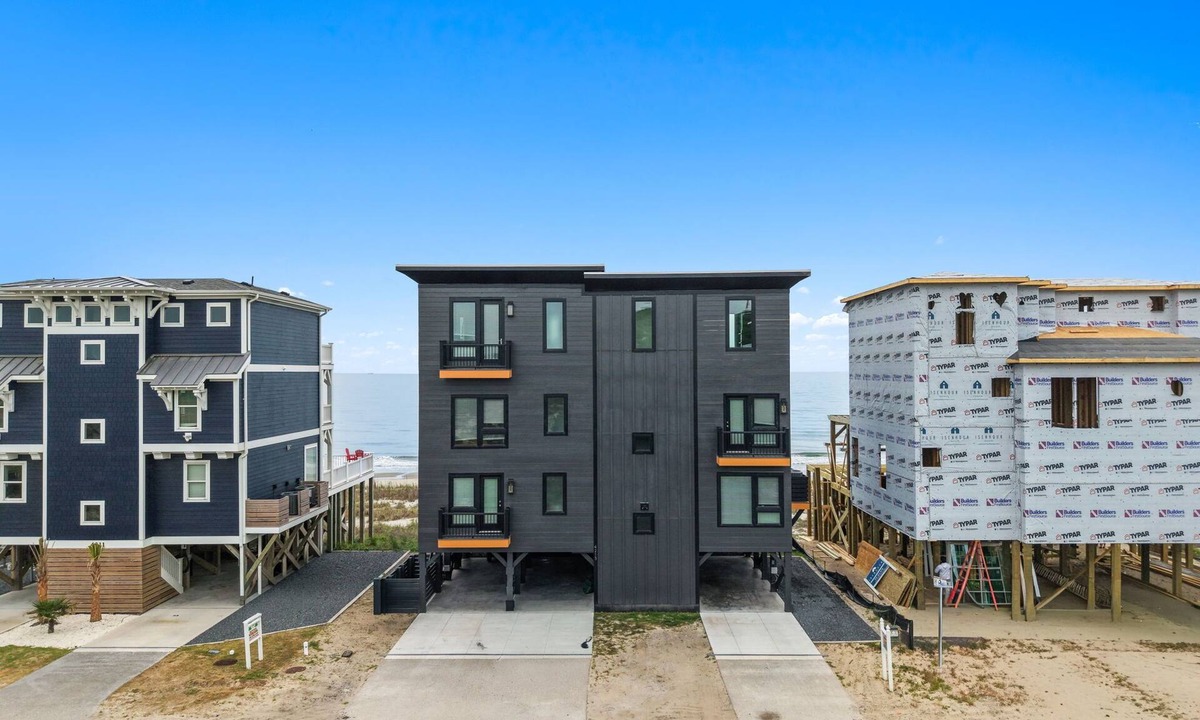 Oak Island House | Experience luxury at the Black Pearl, an oceanfront home in Oak Island with 11 bedrooms.