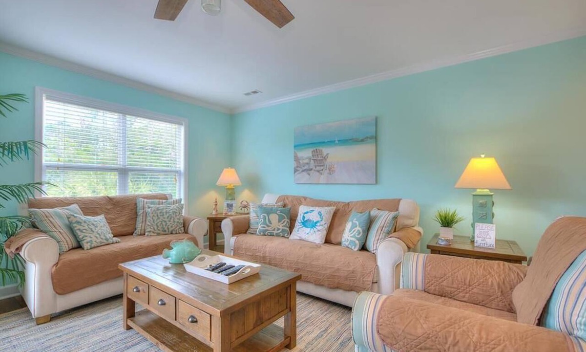 Long Beach Condo | Experience ocean views in this spacious 3-bedroom condo at Oak Island.