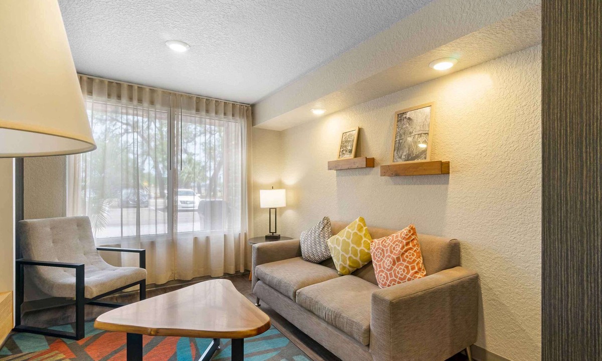 Temple Terrace Hotel | Extended Stay America Select Suites - Tampa - Northeast