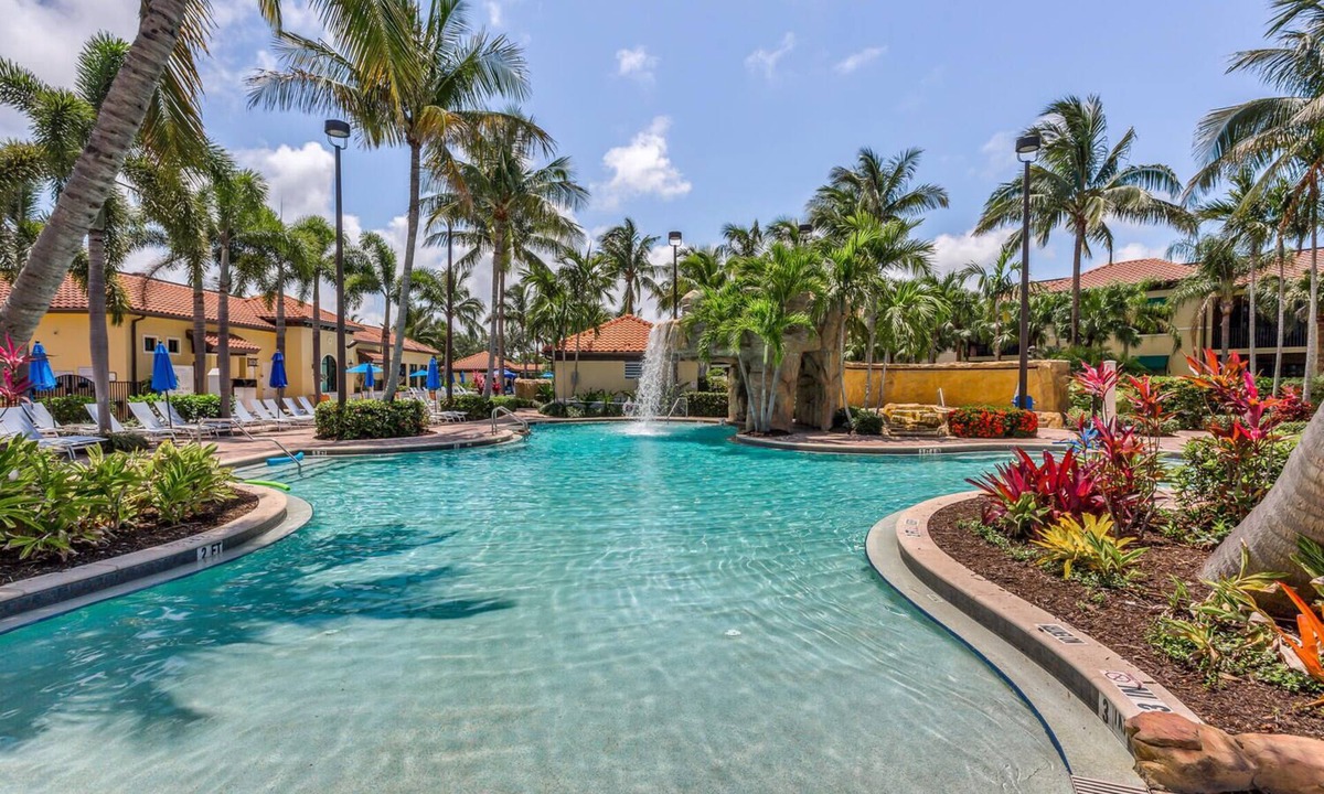 Hilton Naples | Royal Harbor