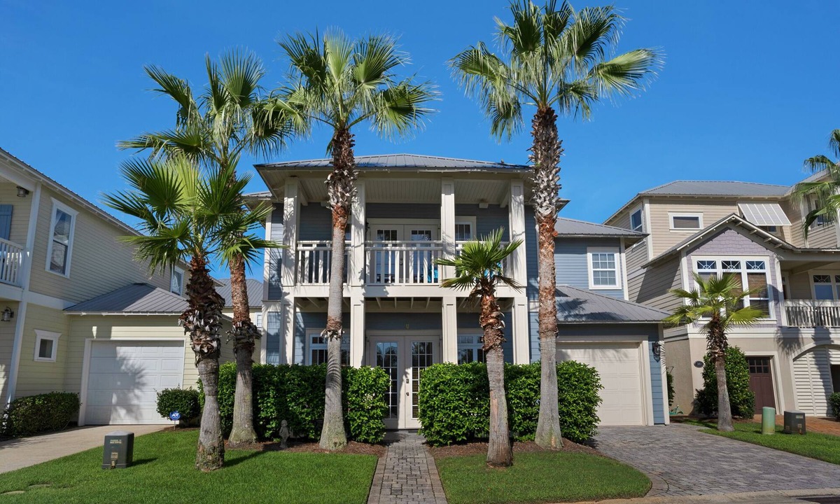 Emerald Waters Village House | Fall Special- 4 for 3! Free Beach SRVC= 2 Chairs/Umbrella! Private Beach!
