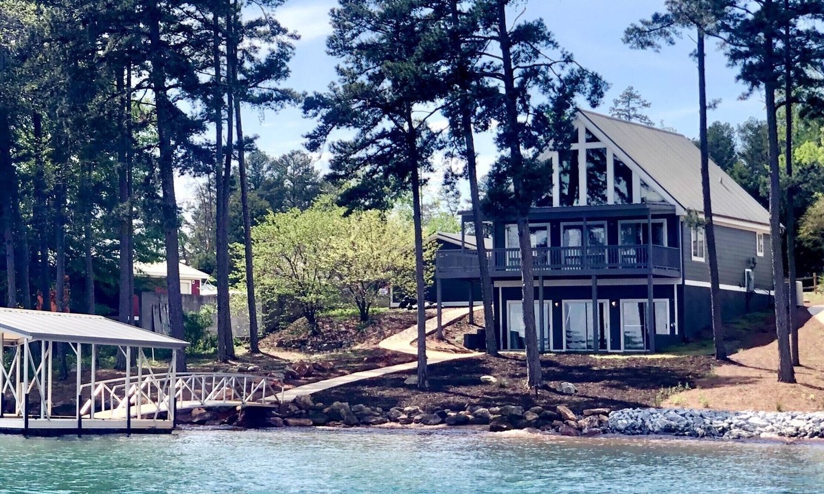 Seneca House | Fall/Winter Specials! 4BR Lakefront, Amazing View Private Dock, 15min Clemson!