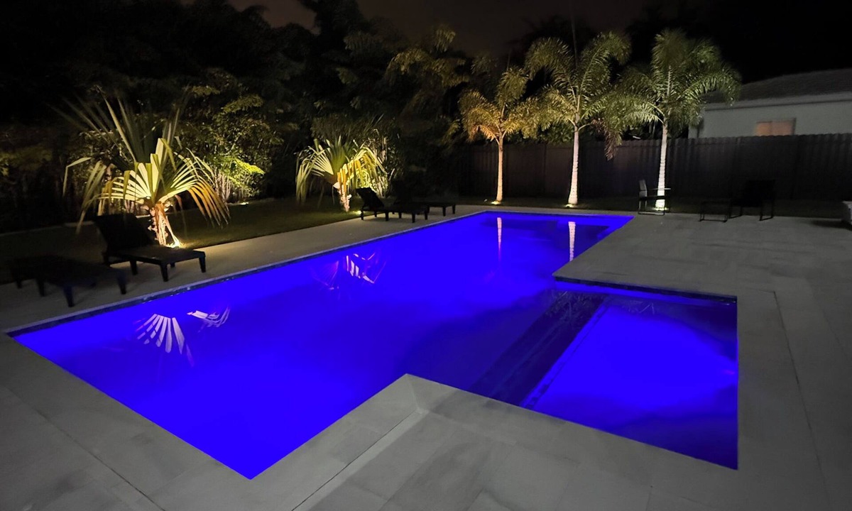 Seybold House | family-focused 5-bedroom oasis contemporary new house in marvelous Miami