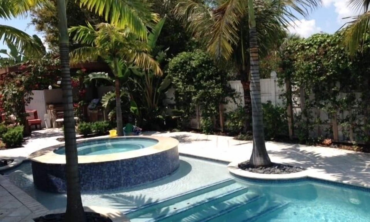 Fort Pierce House | Family-Friendly 4BR Beach Retreat with Pool & Putting Green – Walk to Beach