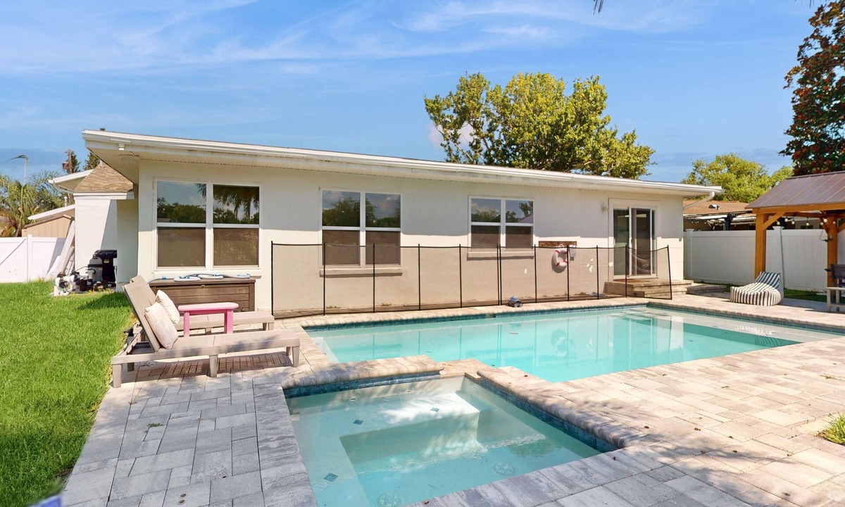 Harbor Bluffs House | Family friendly and spacious with heated pool, AC, W/D and close to Gulf beaches