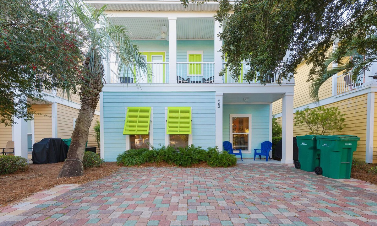 Villages of Crystal Beach House | Family Friendly Luxury House near the beach w Outdoor Heated community Pool