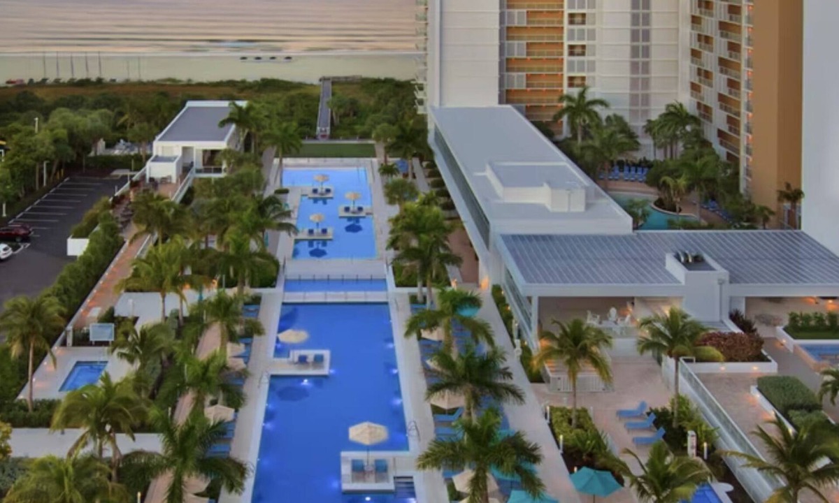 Marco Island Villa | Family-sized 3 bedroom, 3 bathroom villa, poolside view, high floor. Sleeps 10!