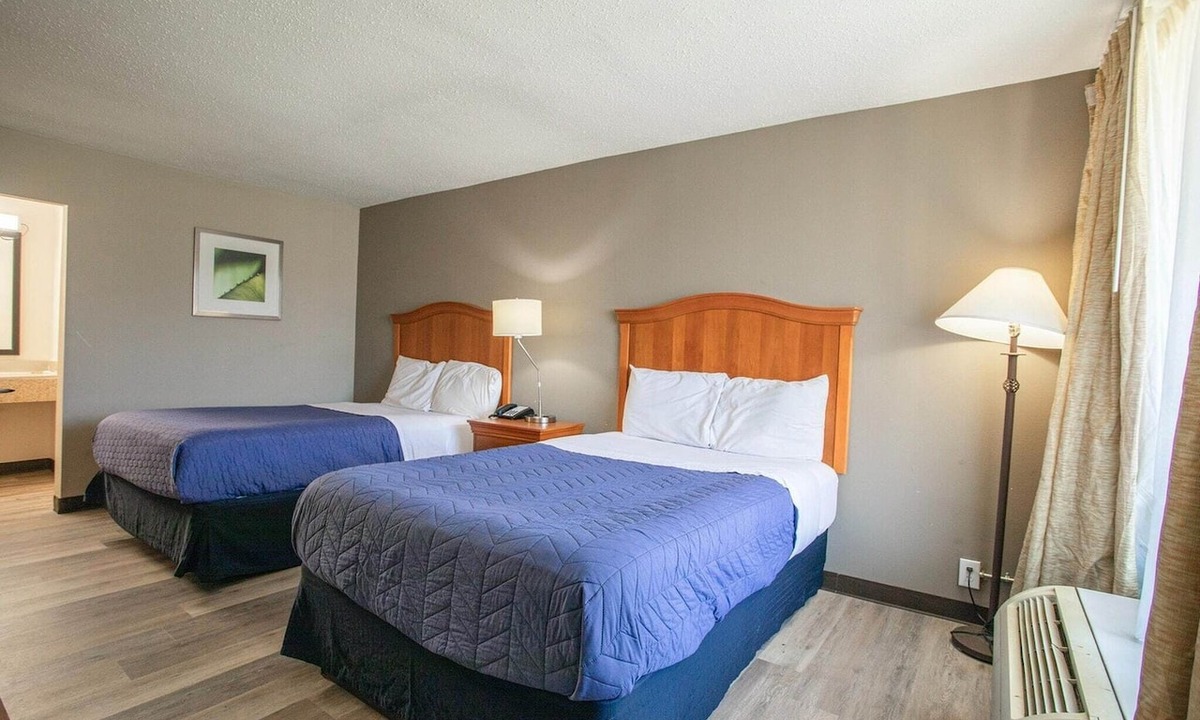 Greensboro Apartment | Family Suite|2 Beds & Pull-Out Sofa|Nsmk