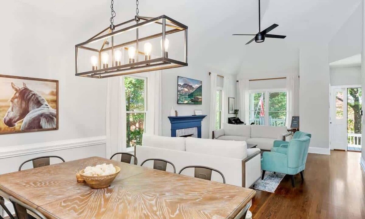 Dilworth House | Fantastic Home, 6 Bedrooms, Walk to Shops & Dining