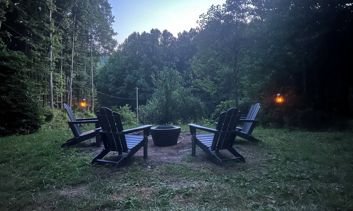 Topton House | Feisty Ranch Farm Retreat - Private and charming 2-bedroom on 15 acres