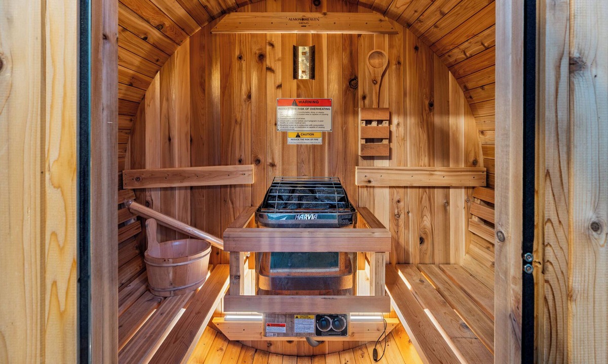 Lake Worth House | MAJOR INTERNATIONAL SPORTING EVENT! Wellness Retreat! Sauna, Cold Plunge, Hot Tub