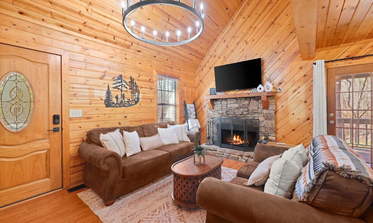 Sautee Nacoochee House | Firefly Lodge -4 bedroom cabin minutes from Helen-Pet Friendly, Hot Tub, Firepit