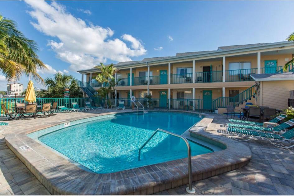 Bay Esplanade House | Five Palms Suite 108 - Daily - Weekly - Monthly