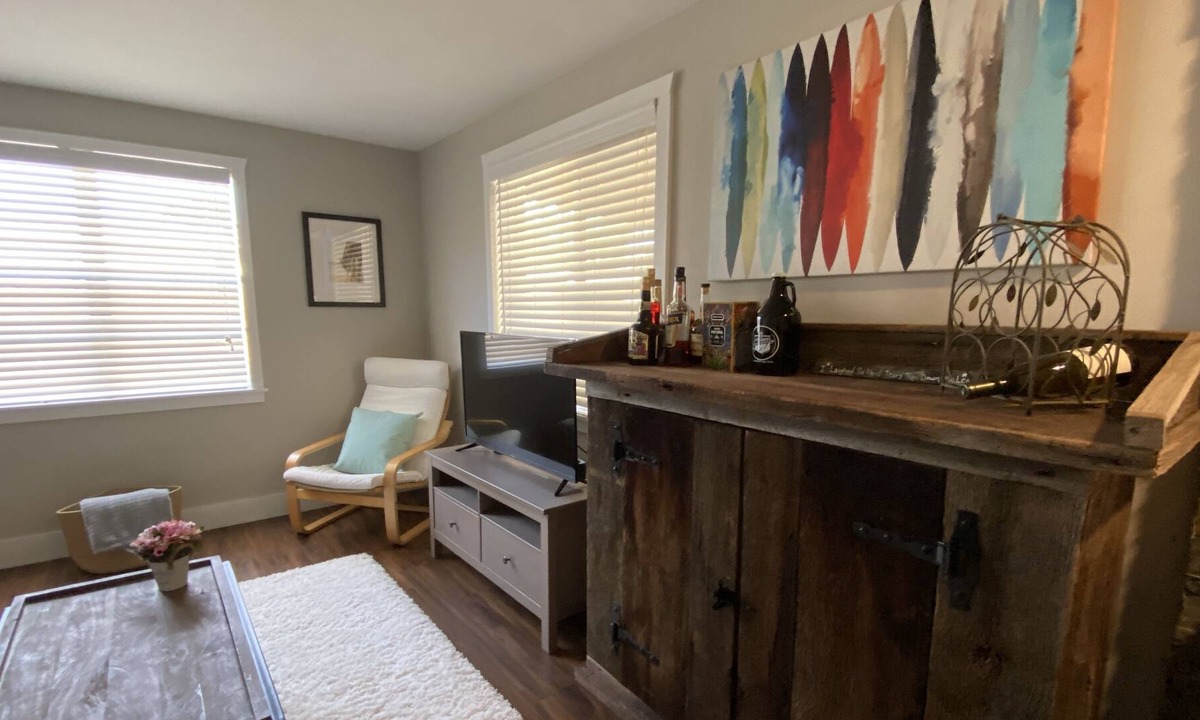 Holly Hill Apartment | Flamingo Hideaway - Great Location & Amenities!