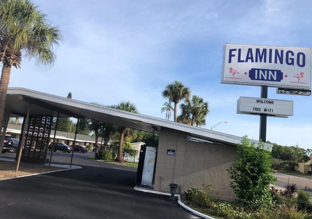 Indian Beach Sapphire Shores Hotel | Flamingo Inn