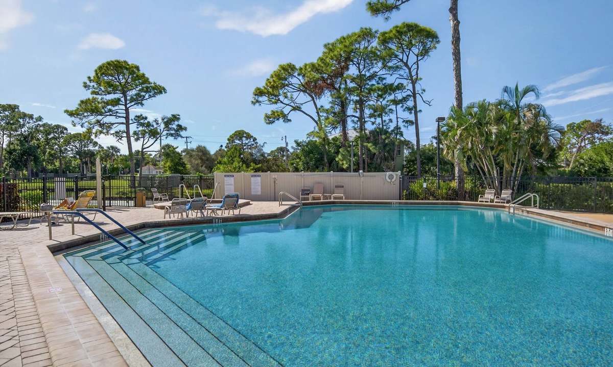 Palmer Ranch Villa | Florida Oasis Fully Equipped 12 min to beaches.