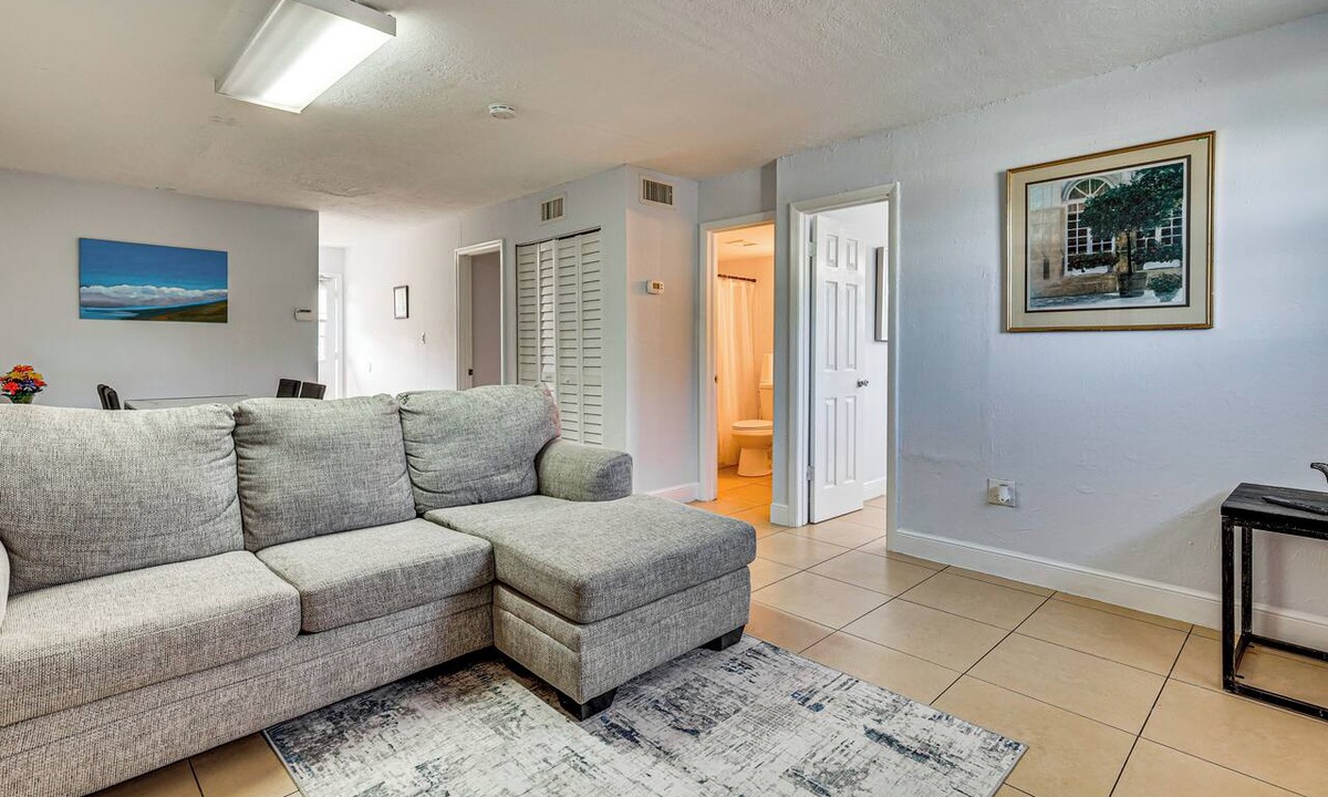 Fort Myers Condo | Fort Myers Escape near Downtown & Beach w/Parking