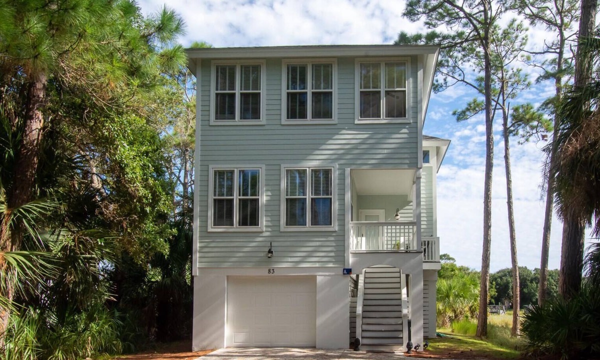 Saint Helena Island House | Four bed home w three full baths delivers 1,800 sq. ft. of Lowcountry Comfort