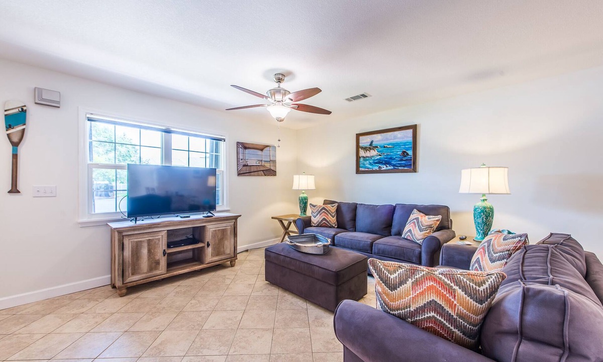 Miramar Beach House | Free Beach Chairs and Umbrella Setup, Deck with Grill, Walk to the Beach, Pool