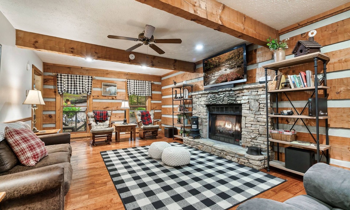 Sevierville Cabin | FreeDollywood Tix/Secluded/Ping Pong/Spacious