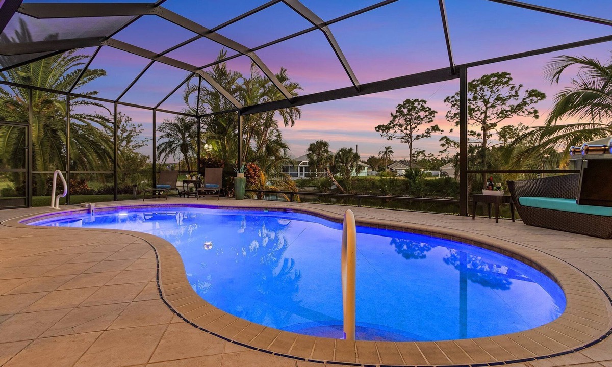 Trafalgar House | Freshwater Canal, Bicycles, Heated Pool - Casamigos - Roelens Vacations