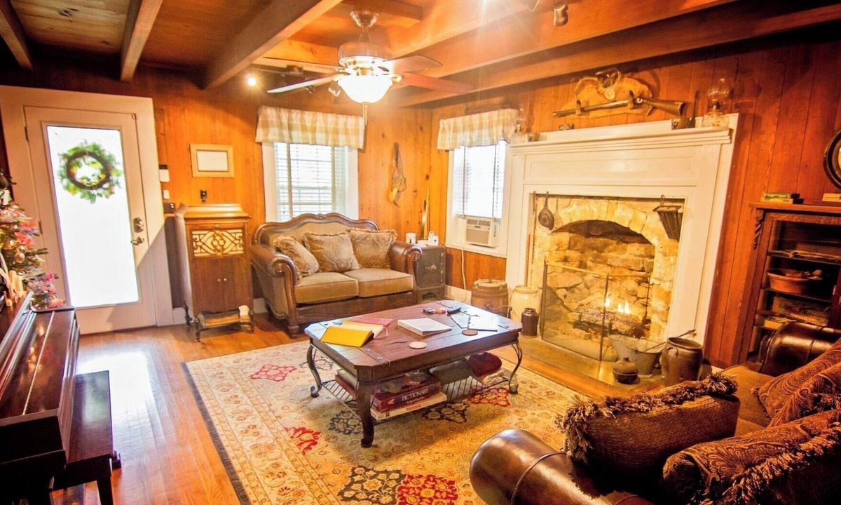 Lynn Garden House | Fulkerson-Hilton historic homestead