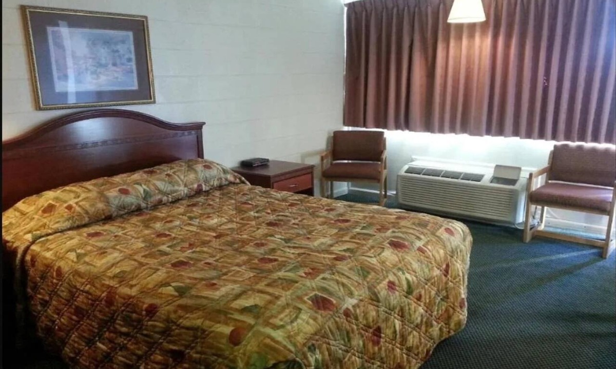Natural Bridge Apartment | Full Bed|Smoking|Natural Bridge