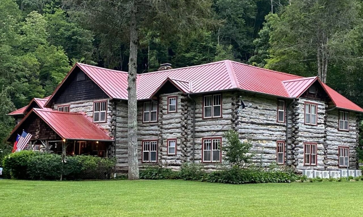 Topton Apartment | Full Glen Choga Lodge Rental (Sleeps 12 +)