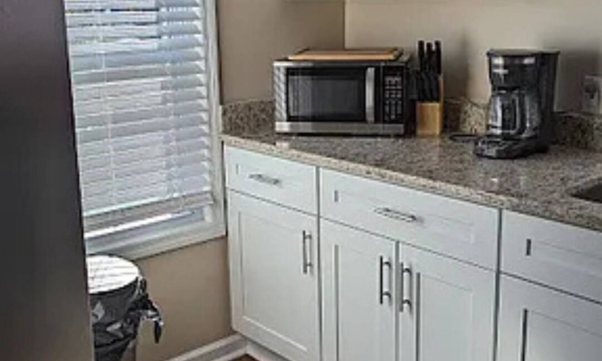 Landrum House | Fully Furnished 4BR/2BA Home with Deck – Pet Friendly – Near Tryon