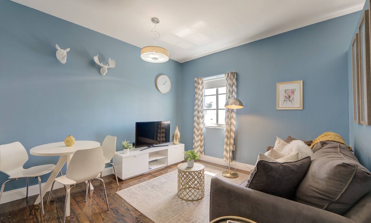 South Beach Apartment | Fully Renovated 1 Br In The Heart Of South Beach. One Block From Beach