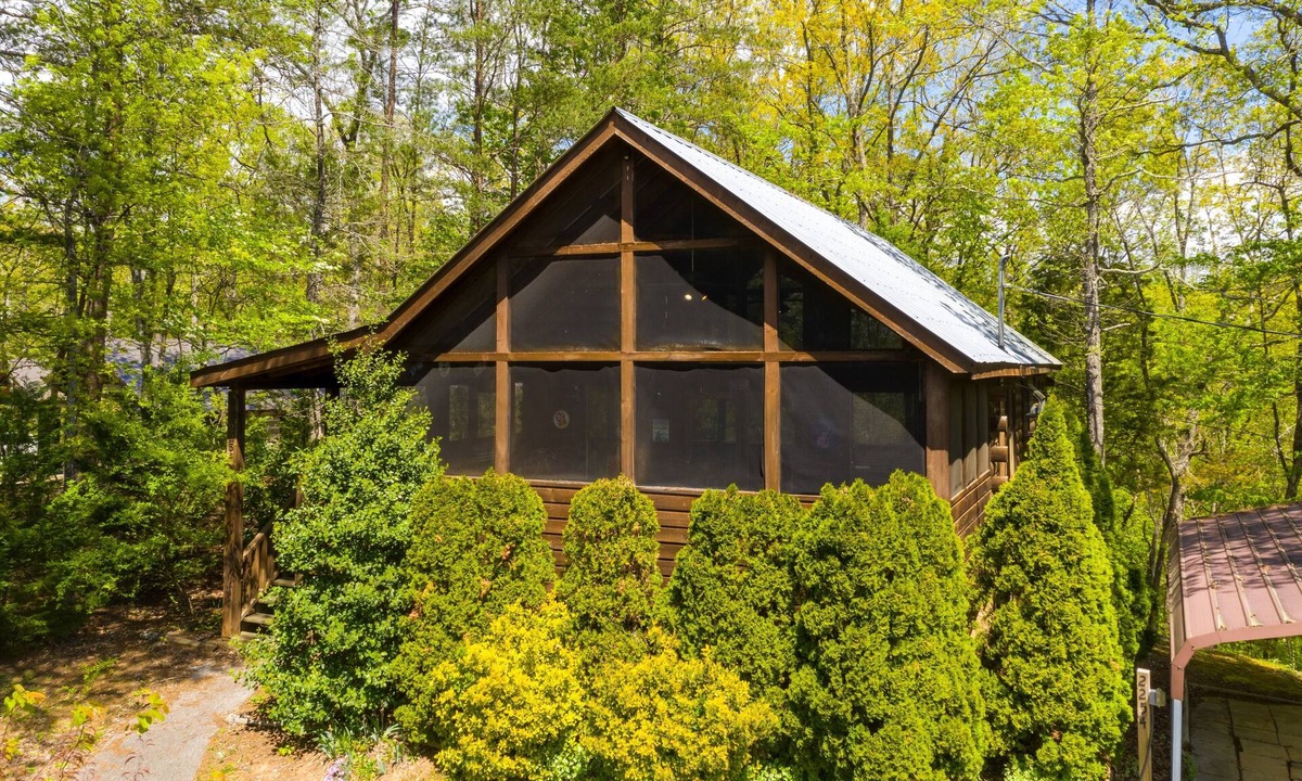 Gatlinburg - Pigeon Forge Cabin | Fun Knows No Time And Mountains Don’t Need Rest