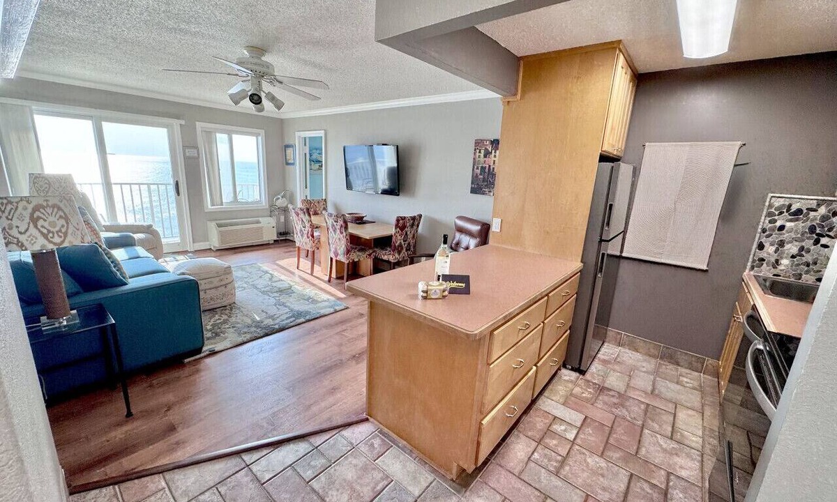 Northeast Virginia Beach Apartment | Fun Tropical Oceanfront Oasis | 11th Floor Views!