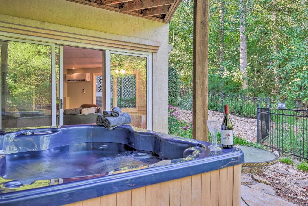 Gainesville House | Gainesville Home with Private Dock on Lake Lanier!