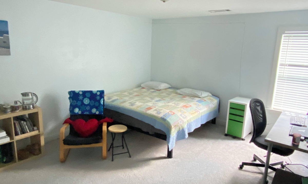 Athens House | Game Day Central, Sleeps 10, close to UGA & stores