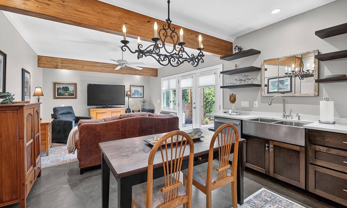 Saint Simons Island Cottage | "Garottage" Mid-island Quiet Comfy Space