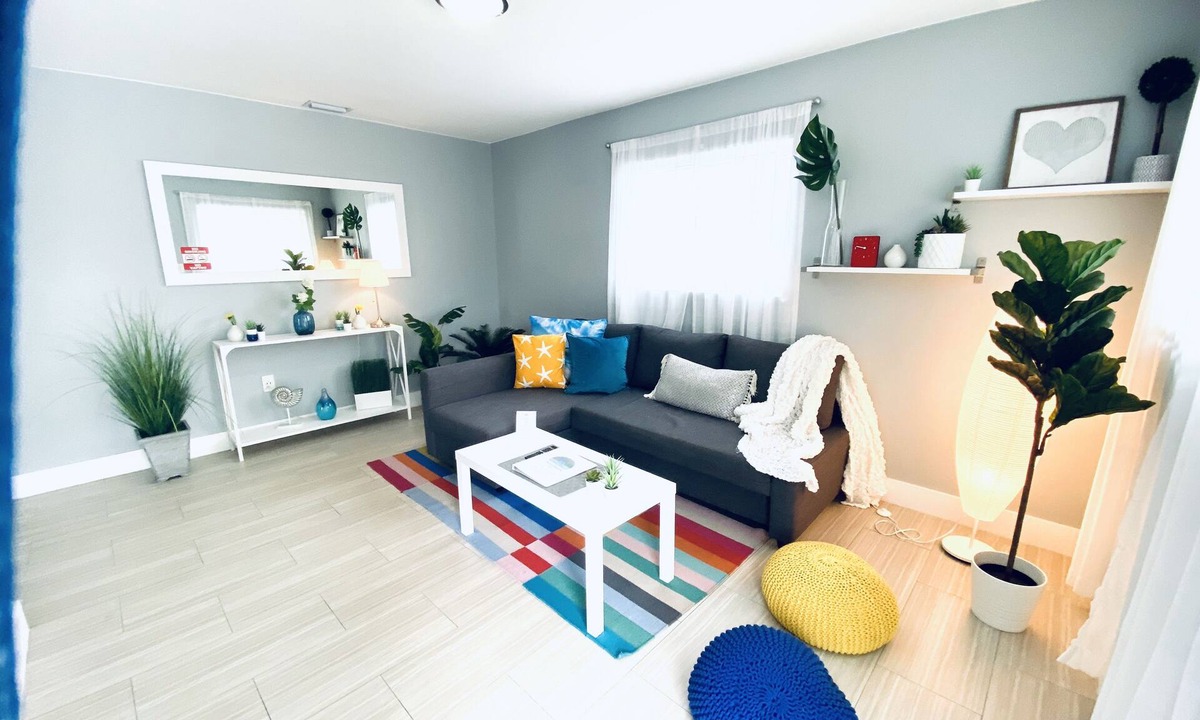 Buena Vista Apartment | Gated 2Bd 1Bth Design Dist. 10-min to beach 4400