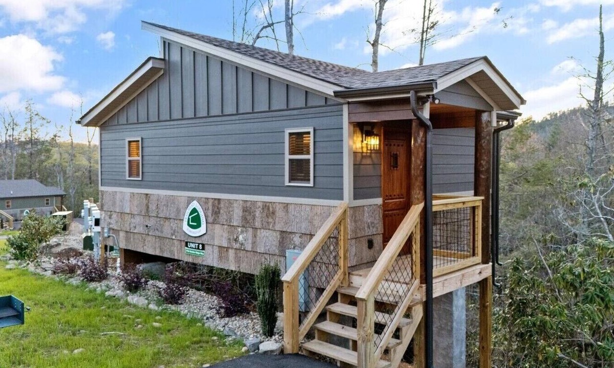Rocky Grove Cabin | Gatlinburg 24 min + HotTub +King Bed #8