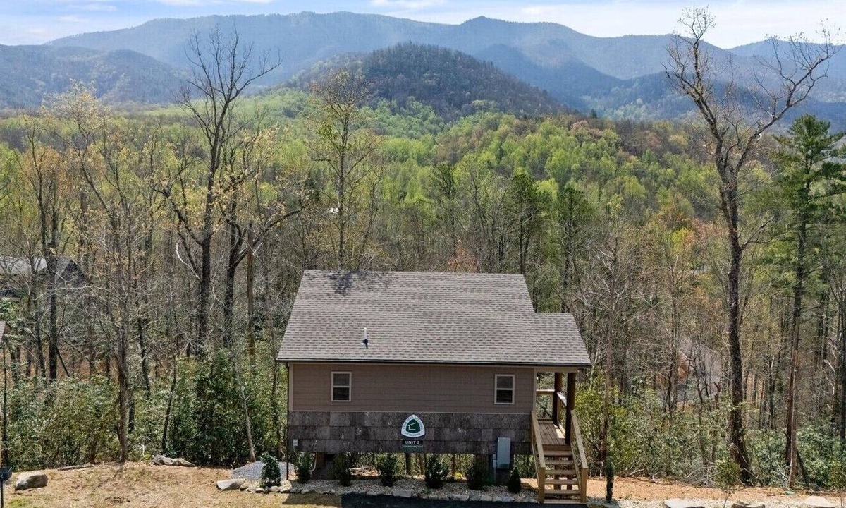 Rocky Grove Cabin | Gatlinburg 24 min + HotTub +King Bed #2