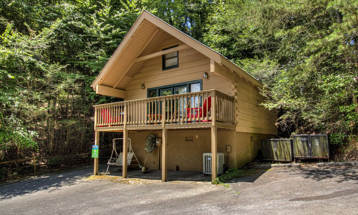 Gatlinburg Cabin | Gatlinburg | Hot Tub | Jacuzzi | Wifi | Pet Friendly